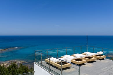 Icarus Luxury Beachfront Villa - Image 2