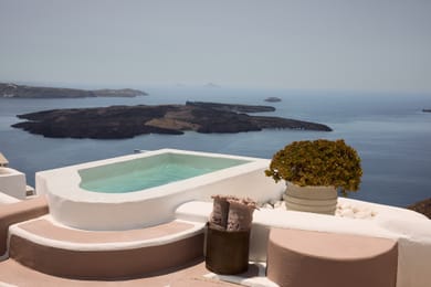 Cave Suite with Sea View and Outdoor Jetted Plunge Pool