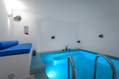 Cliff Suite with Sea View and both Indoor & Outdoor Jetted Plunge Pools