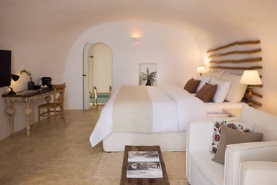 Honeymoon Suite with Sea View and Indoor Jetted Plunge Pool