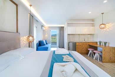 Elena Deluxe Suite