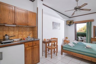Iliostasi Beach Apartments - Image 7