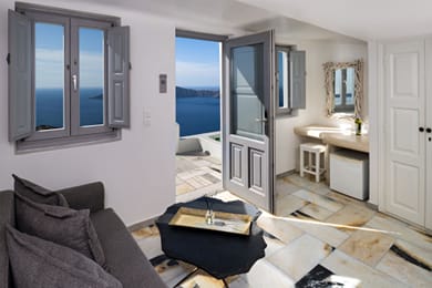 Junior Suite with Jacuzzi & Caldera View