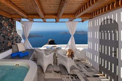 Superior Suite with Jacuzzi & Caldera View