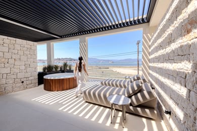 Deluxe Apartment with Sea view and outdoor Hydromassage Bathtub