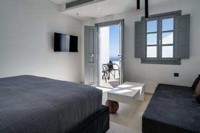 Junior Suite with Caldera View