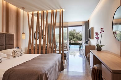 Junior Suite Swim Up Inland View