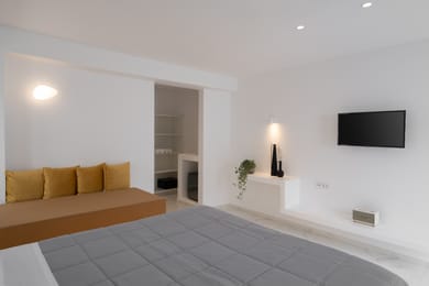 Elegant Cave Suite with Outdoor Hot Tub