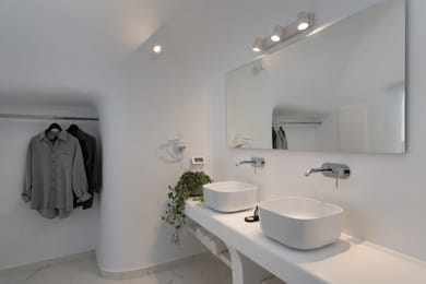 Honeymoon Cave Suite with Outdoor Hot Tub