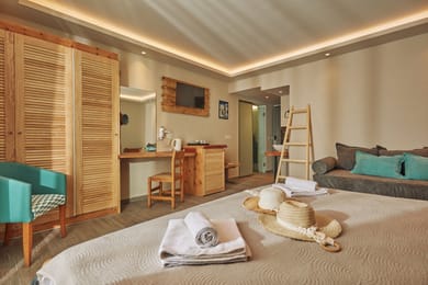 Superior "Art" Triple Room Parking View