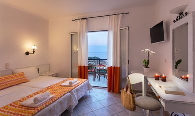 Iris Beach Hotel - Image 5