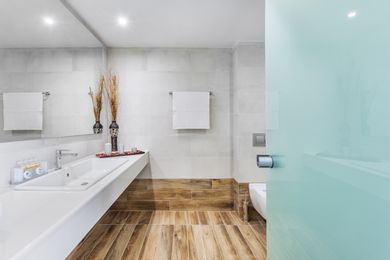 Iris Hotel - Image 7