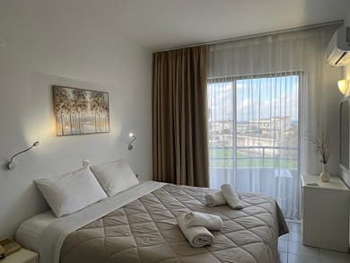 Family room (~42m²)