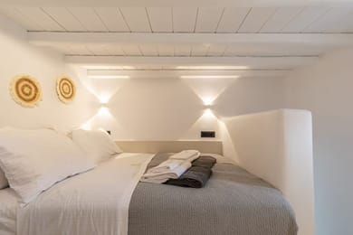 Ivi Mykonean Suites - Image 4