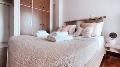 Dine on the Shaded Balcony in the Heart of the City | Freiderikou Smith Str. 54