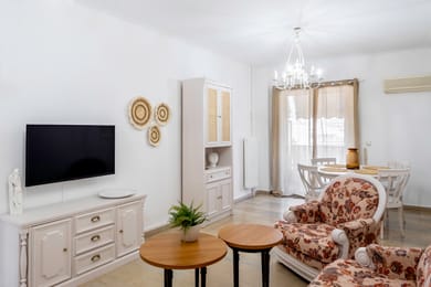 Charming 2 BR Apt with Acropolis View in Athens | Freiderikou Smith Str. 54
