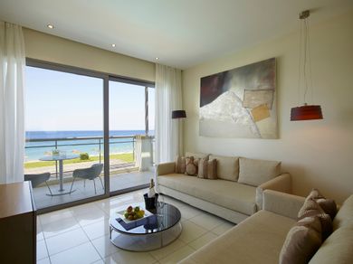Beachfront Grand Suite Sea View with Private Rooftop Pool - 60m²