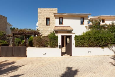 3 Bedroom Junior Villa with Private Pool - J017