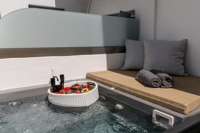 Junior Suite with private outdoor jetted tub & innery courtyard view