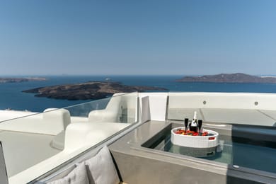 Superior Suite with private outdoor jetted tub & Sea View