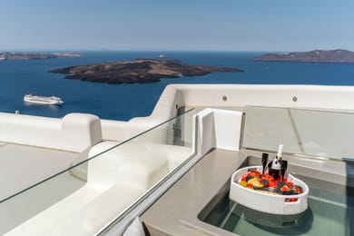 Superior Suite with private outdoor jetted tub & Sea View