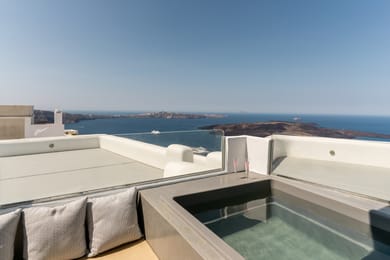 Superior Suite with private outdoor jetted tub & Sea View