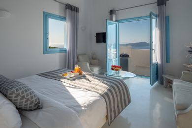 Elite Suite with Heated Jacuzzi and Caldera View