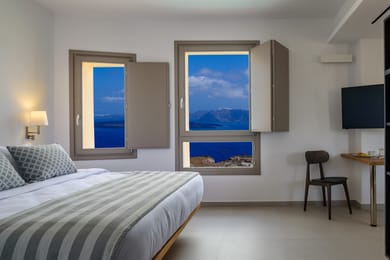 Senior Suite with Heated Jacuzzi and Caldera View