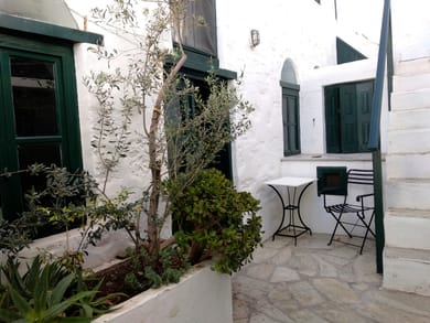 TRADITIONAL SETTLEMENT | Tholari House