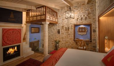 Byzantine Queen Room with Fireplace & Balcony | Οντάς του Σίνα