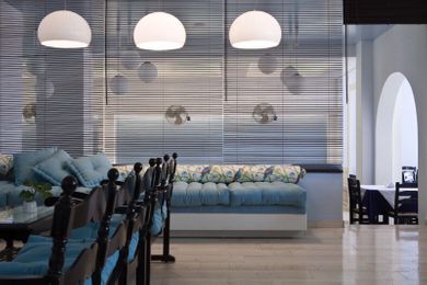 Kamari Beach Hotel - Image 5