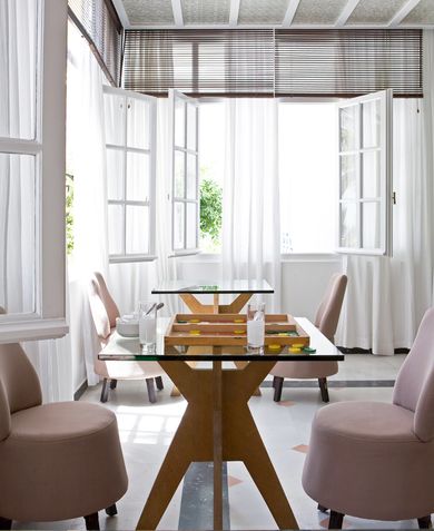 Kamari Beach Hotel - Image 6