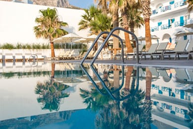 Kamari Beach Hotel - Image 4