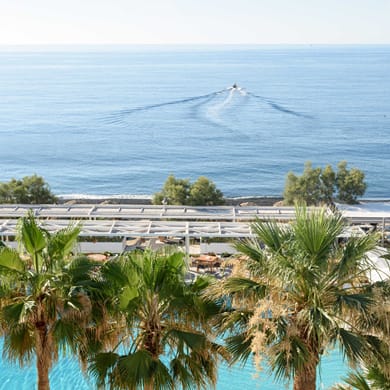 Kamari Beach Hotel - Image 3