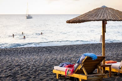 Kamari Beach Hotel - Image 2