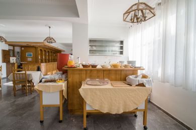 Kamari Blu Boutique Hotel - Image 5