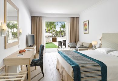 Deluxe Superior Room with Private Garden and Pool View