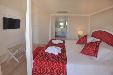 Whiterose Honeymoon Suite