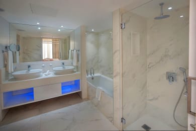 Whiterose Honeymoon Suite