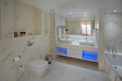 Whiterose Honeymoon Suite
