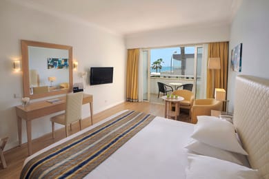 Deluxe Room with Side Sea View