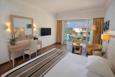 Deluxe Room with Pool and Sea View