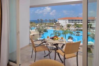 Deluxe Room with Pool and Sea View
