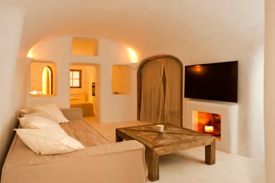 Kapari Honeymoon Suite with Indoor Hot Tub & Private Terrace with Caldera View