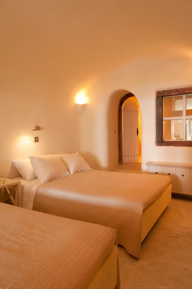 Kapari Honeymoon Suite with Indoor Hot Tub & Private Terrace with Caldera View