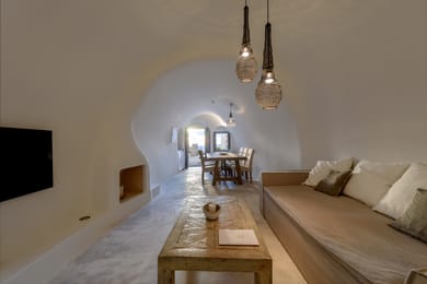 Kapari Honeymoon Suite with Private Indoor & Outdoor Hot Tub