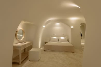 Suite with Indoor & Outdoor Hot Tub & Terrace with Caldera View