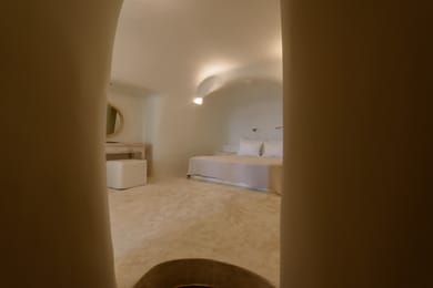 Suite with Indoor & Outdoor Hot Tub & Terrace with Caldera View