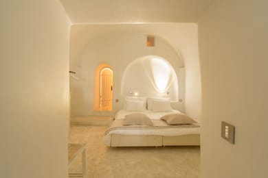 Suite with access to Terrace with shared Hot Tub & Caldera View