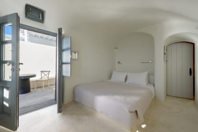 Vanilla Room with Outdoor Hot Tub & Caldera View